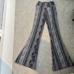 Black and white flare patterned leggings